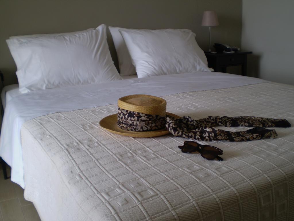 Athena Hotel Milopótamos エクステリア 写真